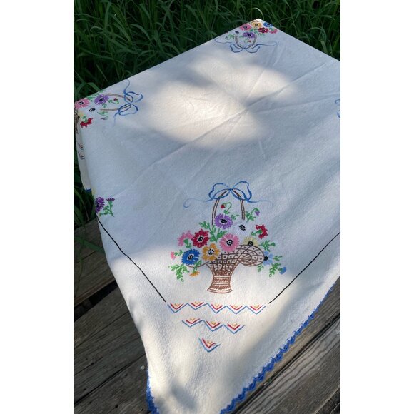Vintage Arts and Crafts Cotton Embroidered Babket Flowers Tablecloth - Picture 13 of 13